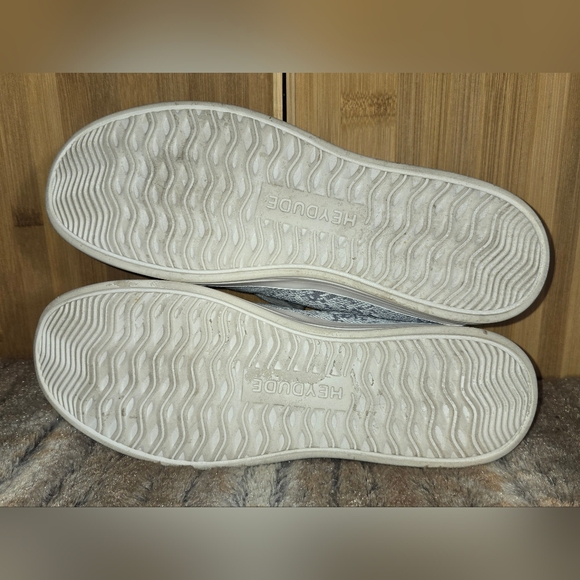 Hey Dude Emma Moondust Silver Shoe Soft Cotton Pull On Canvas Sz 11 - Picture 2 of 4